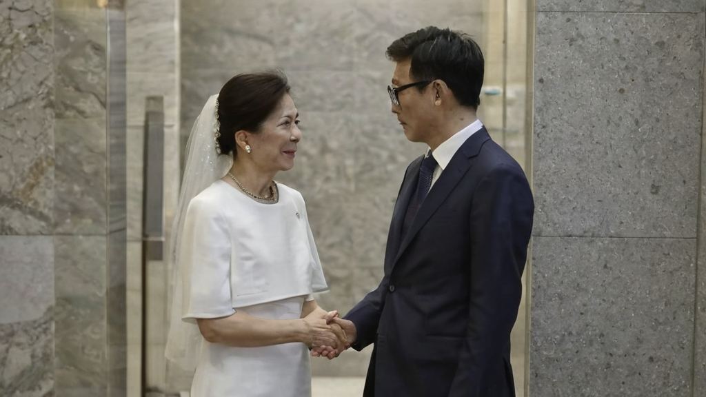 王源加入娱乐圈吃瓜大军引发热议网络热门事件背后真相